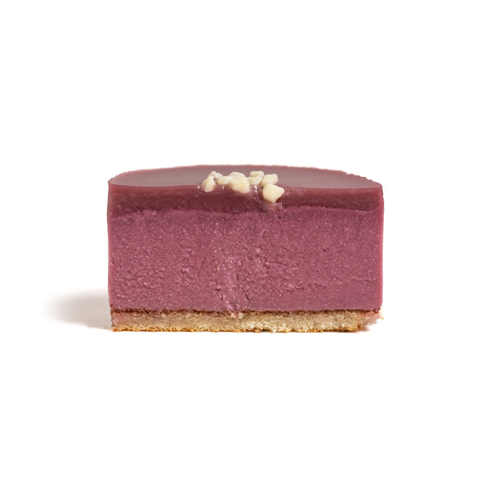 IcEscape Red Fruits White Chocolate Petit Gâteau Cut Open