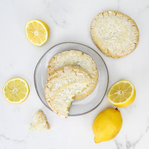 Lemonsnap cookies with lemon slices